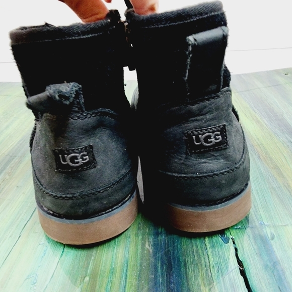 UGG Bradley Ankle Boot - Picture 5 of 11